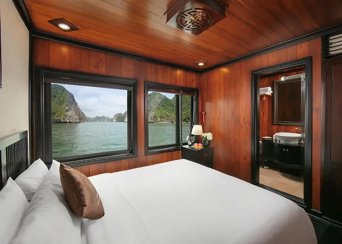 Ruby Premium Cruise Hạ Long