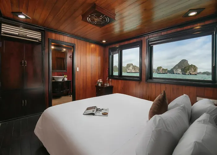 Ruby Premium Cruise Hạ Long