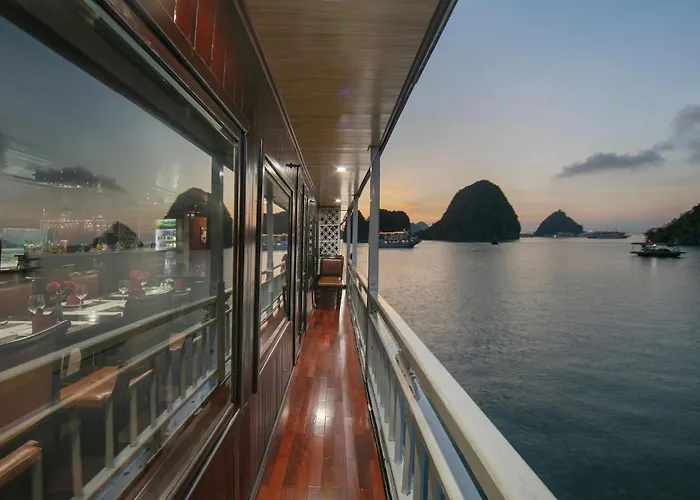 Ruby Premium Cruise  Hạ Long